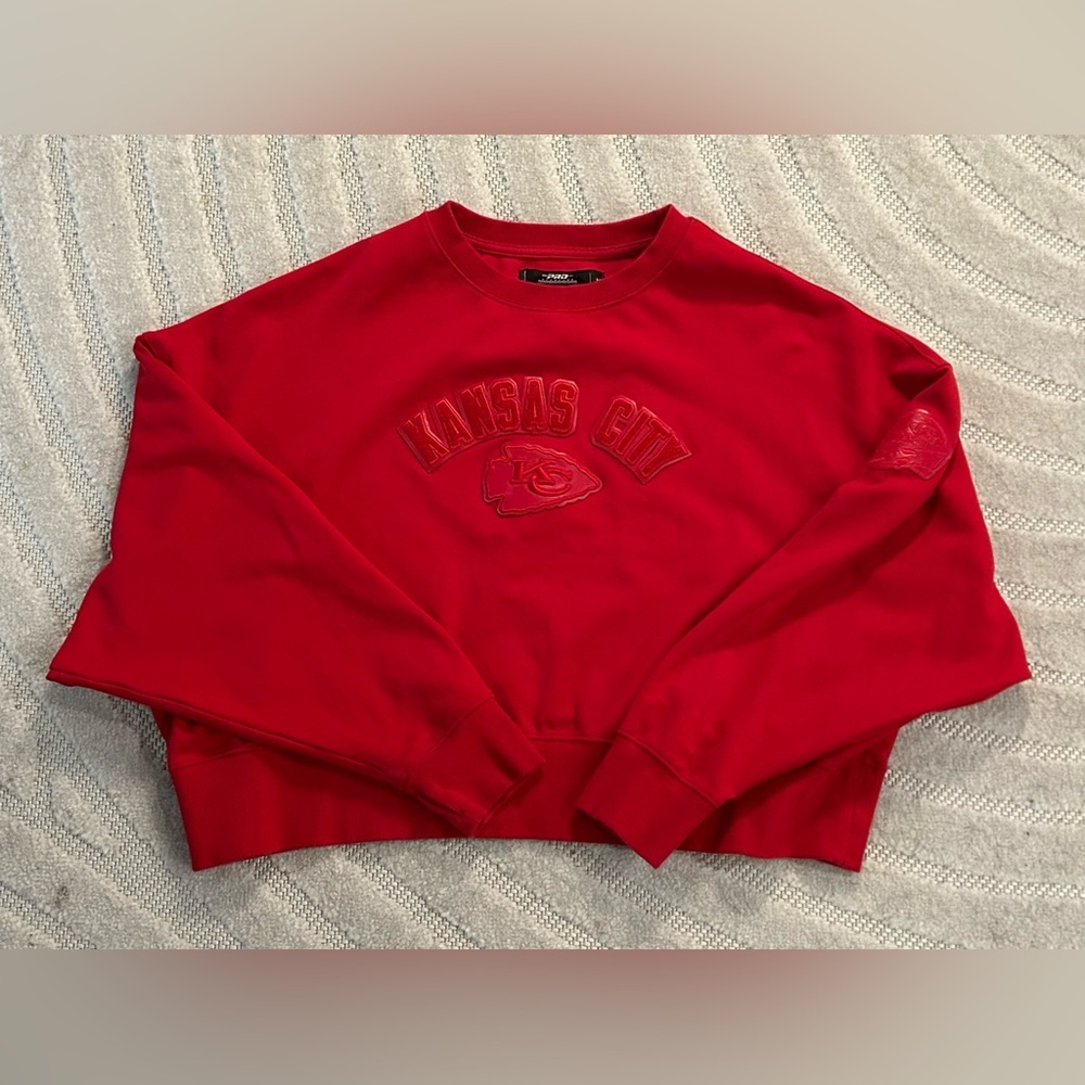 Kansas City Chiefs Football NFL Pro Standard Cropped Sweatshirt - M